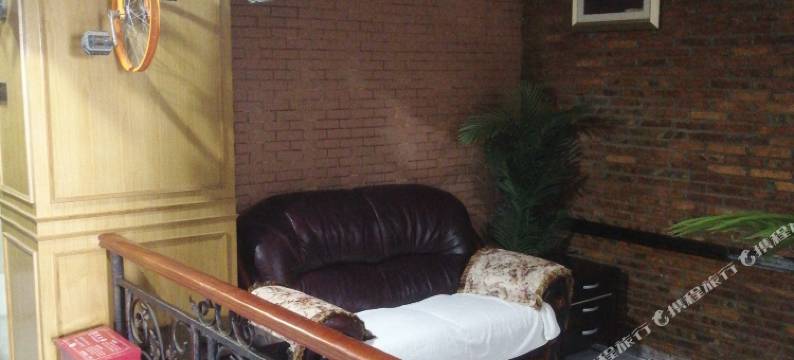 深圳蜜语民宿(国际会展中心沙蚝地铁站店)图片