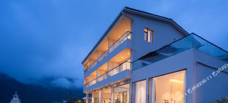 帛海云语丨山水之镜聆感森氧度假庄园Villa(纳帕海店)图片