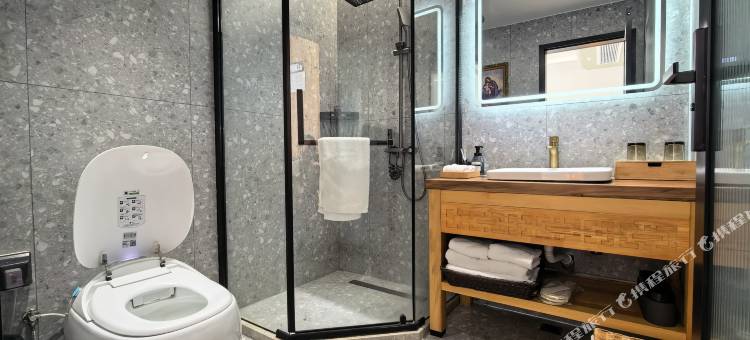 沁园春·居高端民宿(天门山索道店)图片