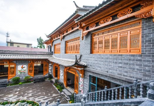 Heqing Huaxi Yazhu HomestayHotel Overview