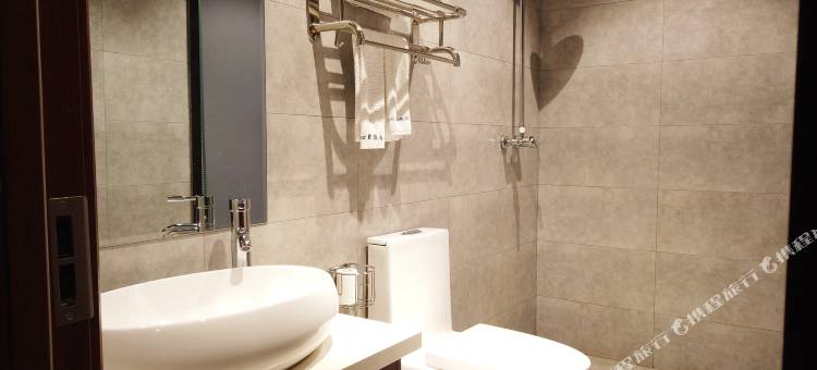 蛟河兰心草假日酒店图片