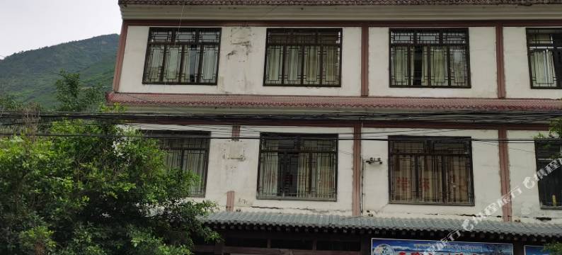 泸定天空之城商务酒店图片