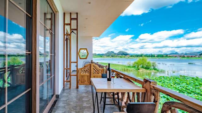 普者黑水云间湖景客栈