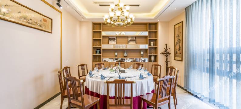 洛阳华晶银河湾酒店(天鹅湖伊河湿地游园店)图片