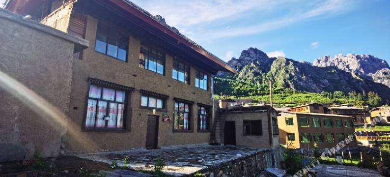 迭部扎尕那雪域民宿图片