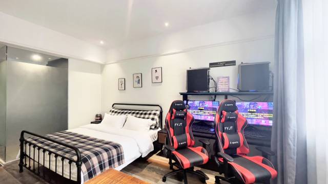 方柚电竞民宿(东莞道滘汽车站店)