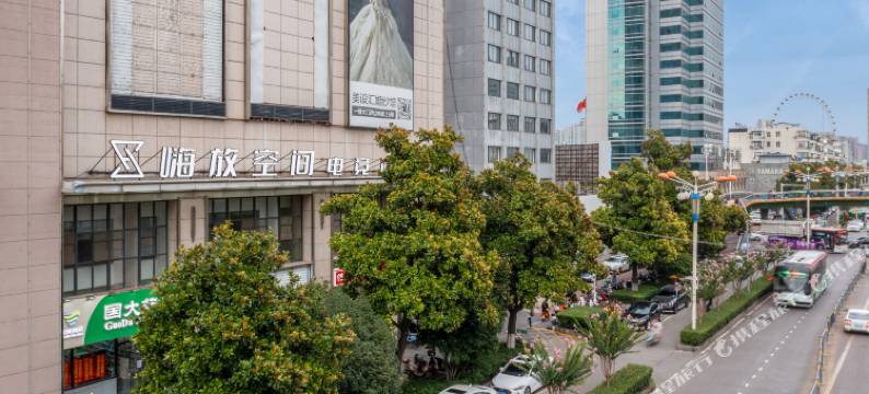 嗨放空间HAVEFUNSPACECENTER电竞酒店(淮河路步行街银泰中心店)图片