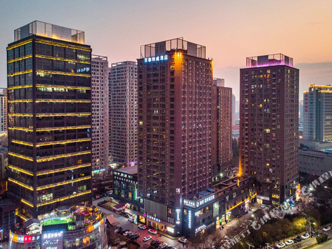 百事特威酒店(木塔寺地铁站万达ONE店)