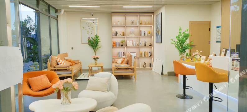 花曼·云涧影音酒店(昆明斗南花市店)图片