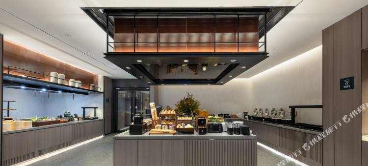 济南大明湖泉城路亚朵酒店图片