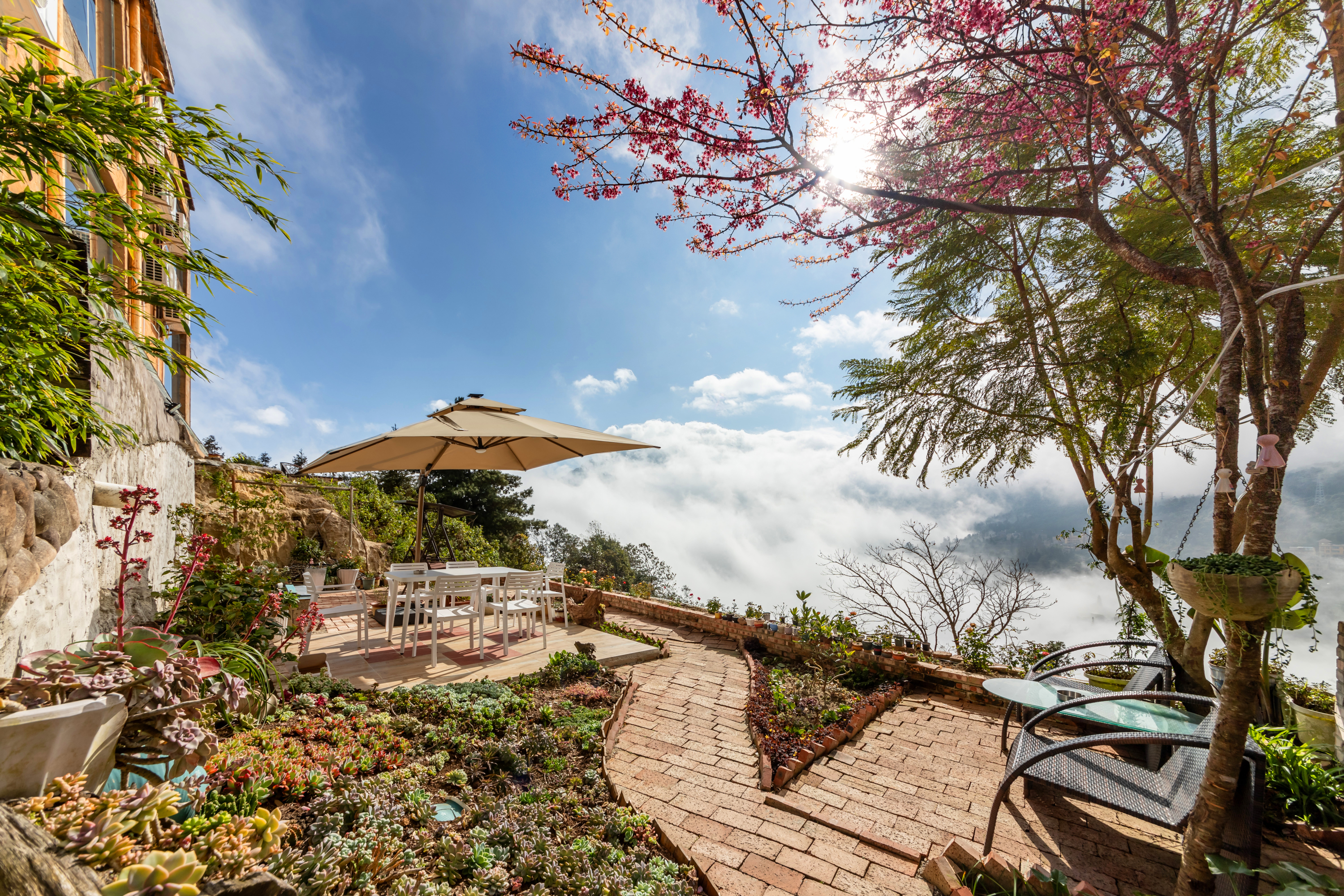 Yuanyang Liuyunge Chinese Inn (Duoyishu Scenic Area)Over view