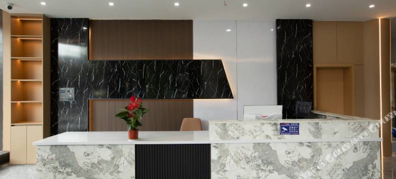 泊洋曼旅酒店(芒市广场德宏芒市国际机场店)图片