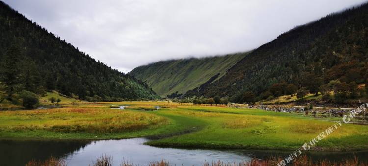 丹巴格桠溪涧庄园图片