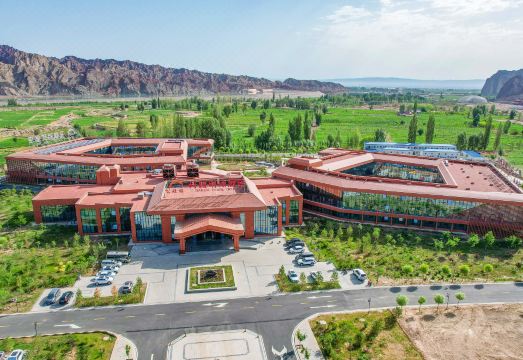 公航旅·丹霞明珠酒店（张掖七彩丹霞景区店）外景图