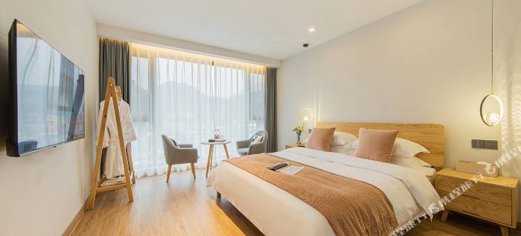 轩屹·山野·亲子观影轻智能度假美宿(云上草原熊猫探险乐园店)图片