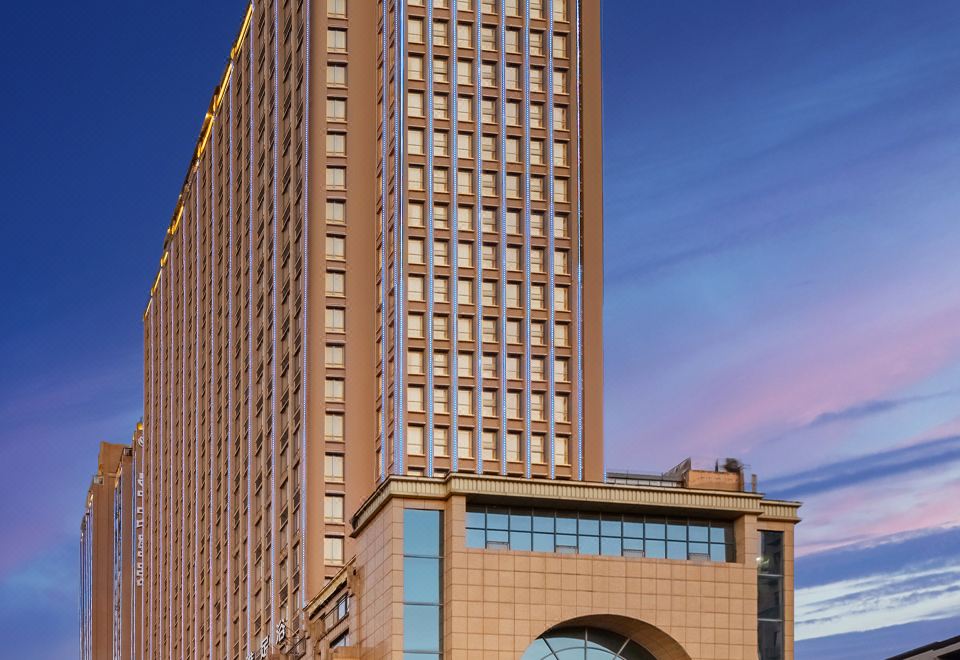 滨江壹号大酒店(宜昌滨江公园万达店)外景图