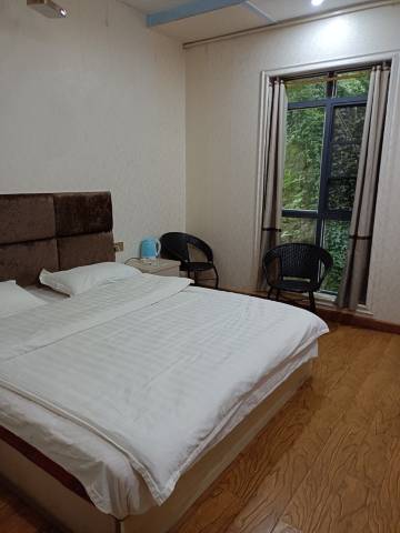 雨碌大地缝主题民宿