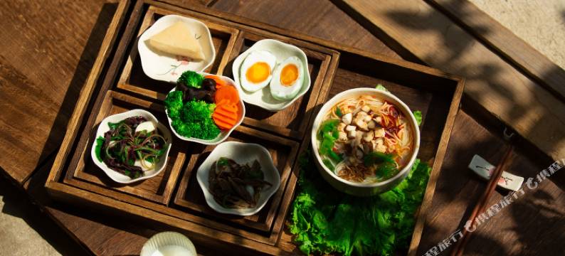 陌禾舒馨全景温泉酒店(和顺古镇贾家坝店)图片