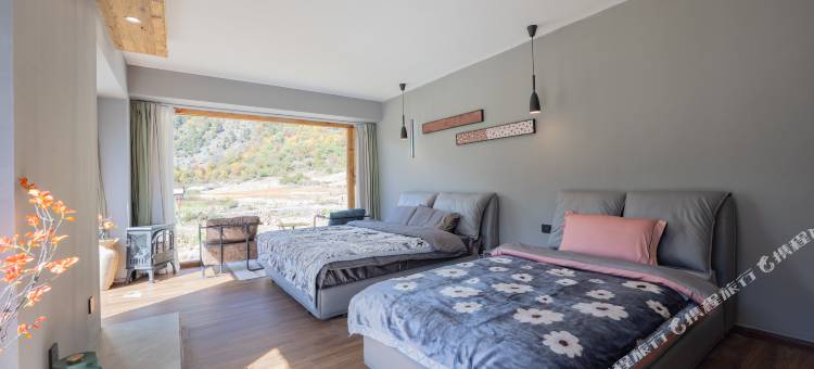 雨崩远方的家二号院(德钦店)图片