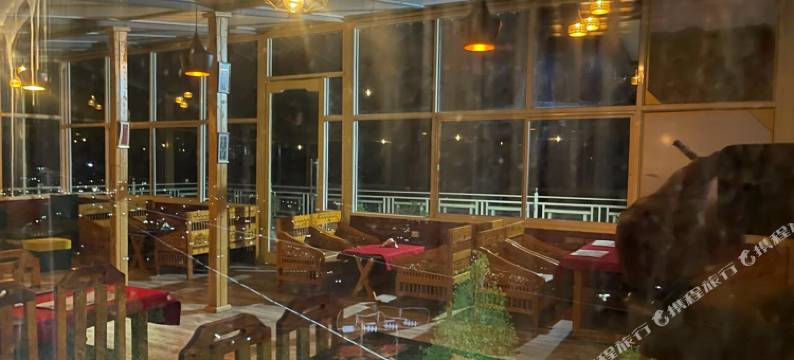 皇家杏园(The Royals Apricot Garden)图片