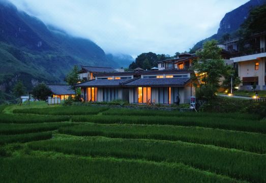 zhenshanheHotel Overview