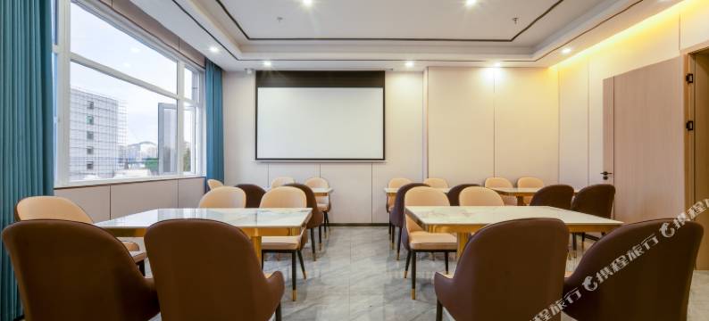 泸西曼舟智享酒店图片