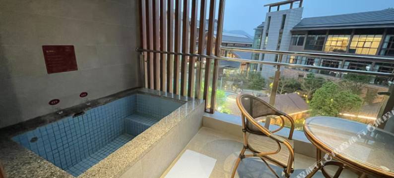 繁花阁•私汤温泉•美宿(姑婆山集散中心店)图片