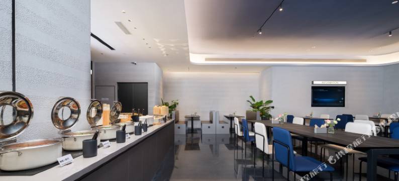 大连东港商务区音乐喷泉广场轻居酒店图片