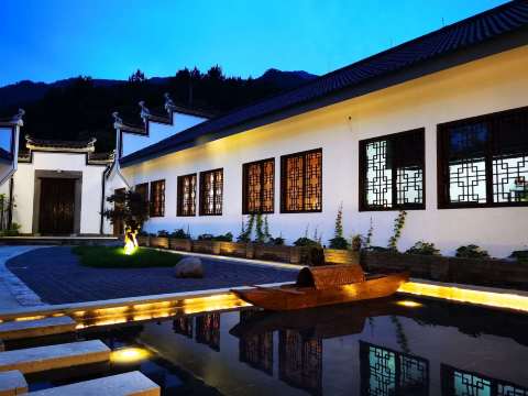 Jiande Suites Hotel Overview