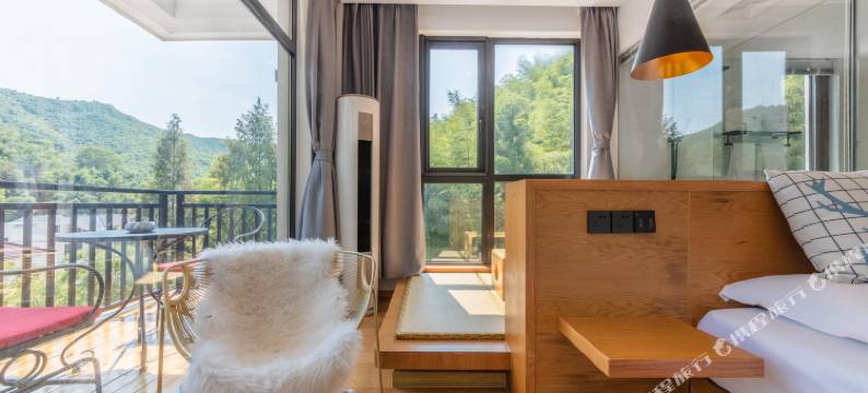 柴屿家CVIVI ' 莫干山萌宠庭院亲子度假美宿丨无敌可爱的胖胖柴犬图片