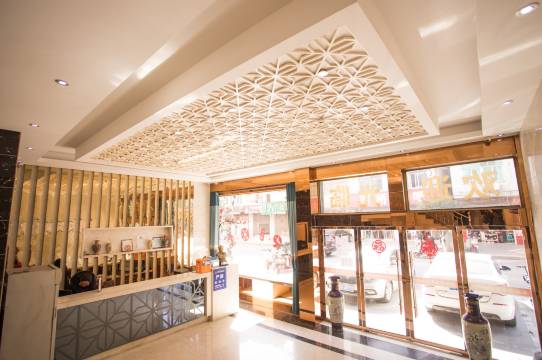 昆明市超甲级商务楼宇授牌仪式举行 云报传媒广场荣膺殊荣