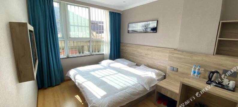 延安多彩精选酒店图片