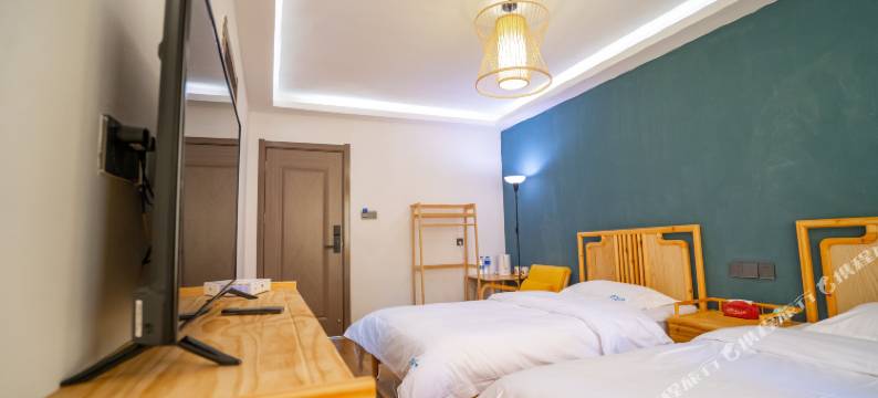 茶卡镜上小憩民宿图片