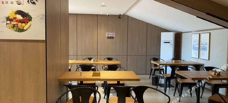 万纳轻雅酒店(涟钢沃尔玛五江建材店)图片