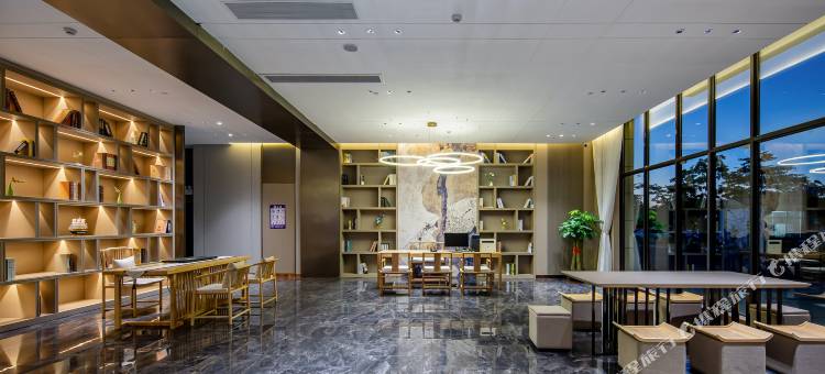 钦州悦华·江语湖酒店(白石湖公园吾悦广场店)图片