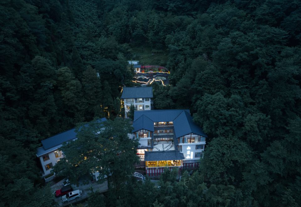 青城山山里山秘境森林温泉酒店外景图