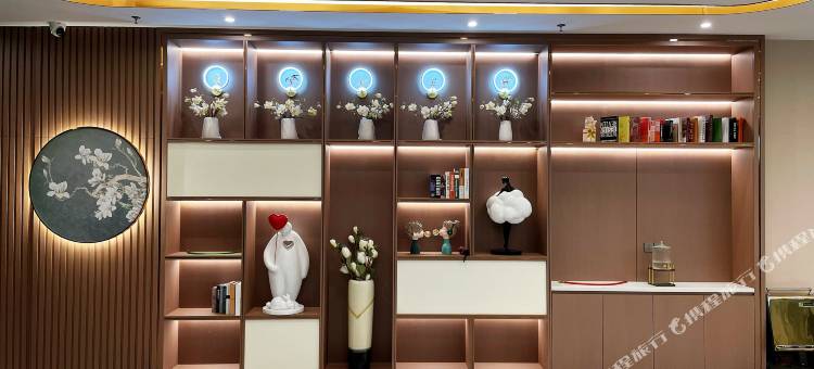 白玉兰酒店(华亭人民广场店)图片