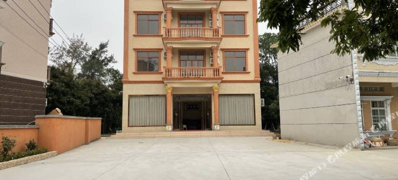 东兴苏堤客栈(万尾金滩店)图片