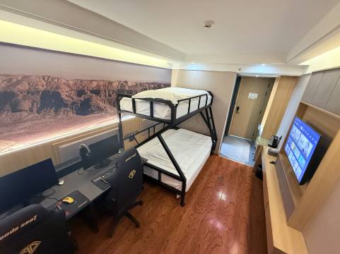 碌曲黑马电竞民宿