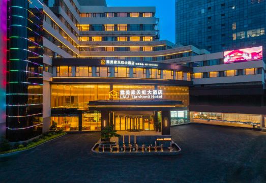 露美家天虹大酒店（上海虹口足球场赤峯路地铁站店）外景图