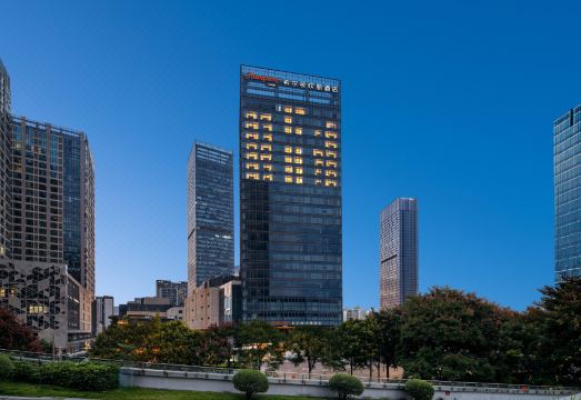 成都东大路地铁站希尔顿欢朋酒店外景图
