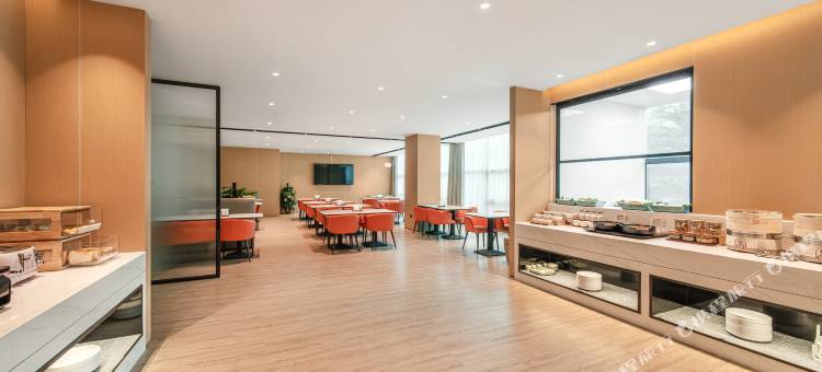 铂顿元世纪酒店(深圳沙井步涌地铁站店)图片