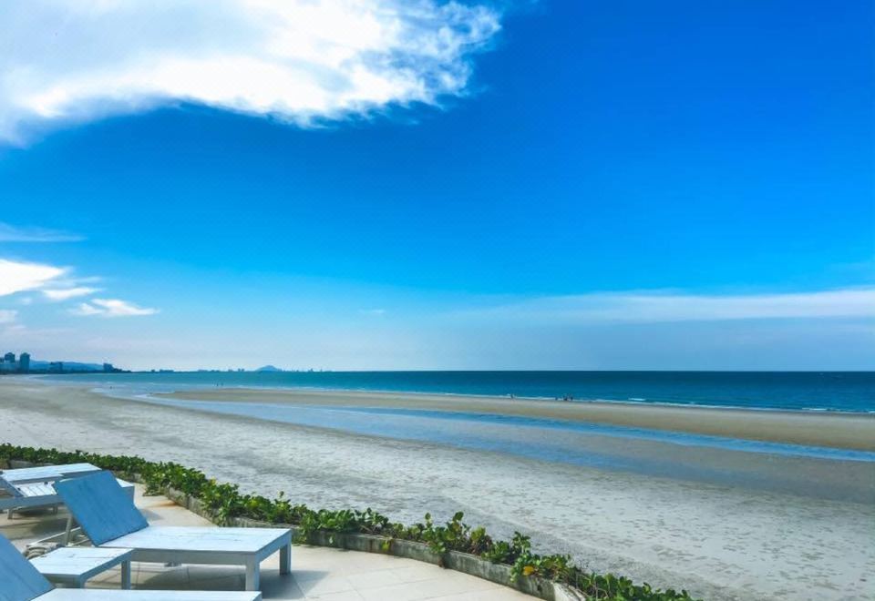 Nern Chalet Beachfront Hotel Hotel Overview