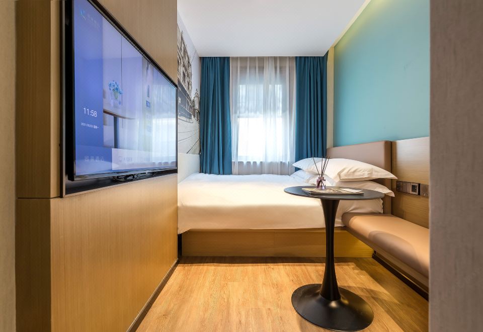 Jinglai Hotel Light Luxury (Shanghai Bund Nanjing East Road Pedestrian Street)Hotel Overview