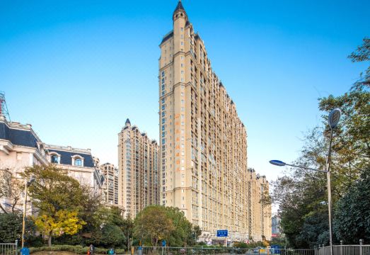 New Glory Holiday Inn over view