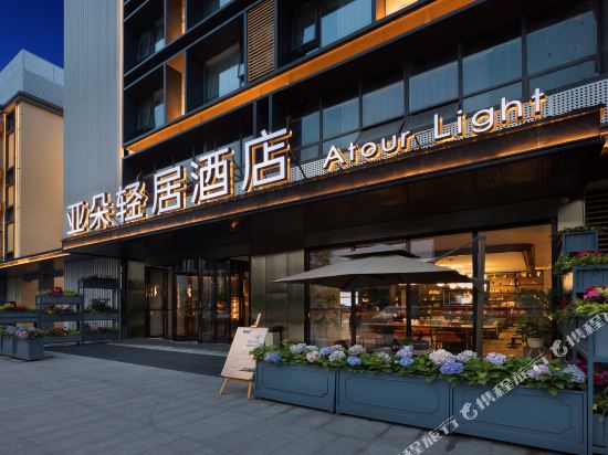 成都高新西区电子科技大学亚朵轻居酒店详情-pc酒店预订-中国南方航空