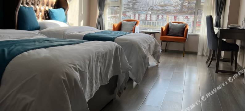 丁青云朵大酒店图片