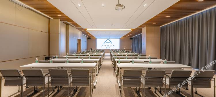 昆山长江北路宝裕广场亚朵酒店图片