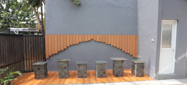 OYO 93021 科斯特迪森酒店(Penginapan Dison RedPartner)图片