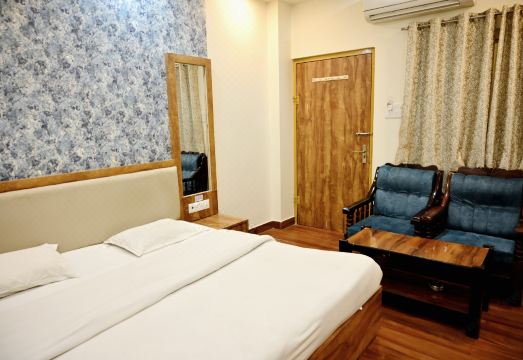 Hotel Vrindavan Palace Hotel Overview